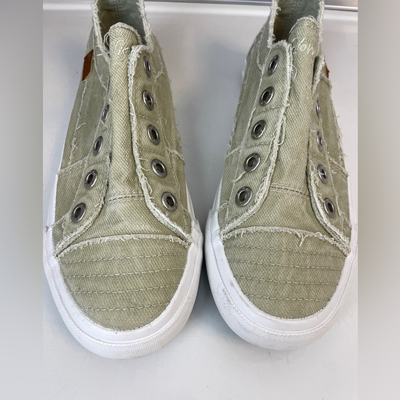 BLOWFISH MALIBU LACELESS SLIP ON SNEAKERS. WOMEN’S SIZE 9. Worn once. Like new! - Picture 5 of 9